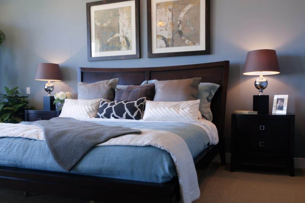 Master bedroom with blue walls - 101 Inspiring Master Bedroom Remodel Ideas & Pictures - HandyMan.Guide - Master Bedroom