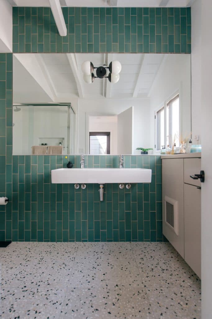 modern beach cottage lantern village dana point moss yaw design studio - Small Bathroom Remodel Ideas - HandyMan.Guide -
