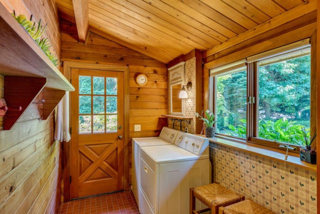 modern log homes jackie syvertsen windermere real estate bi inc - laundry room ideas - HandyMan.Guide -