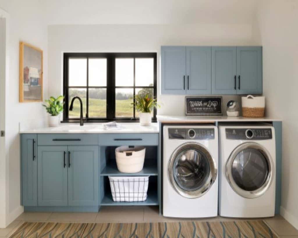 eye land at white oaks savanna christopher strom architects - 152 Great Laundry Room Ideas to Maximize Your Laundry Space - HandyMan.Guide - Laundry Room Ideas