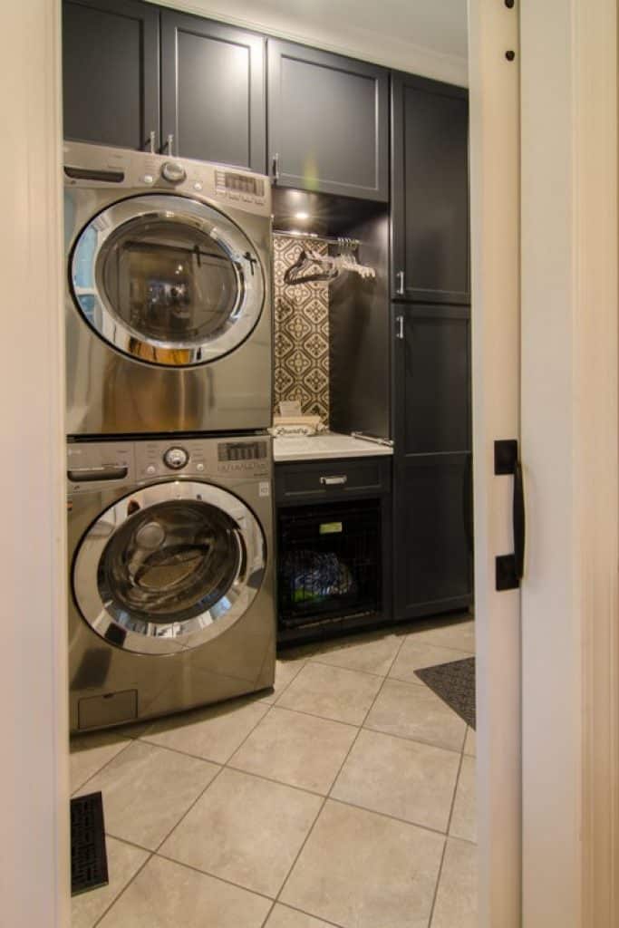 laundry room with pet sleeping quarters blue ribbon residential construction inc - 152 Great Laundry Room Ideas to Maximize Your Laundry Space - HandyMan.Guide - Laundry Room Ideas
