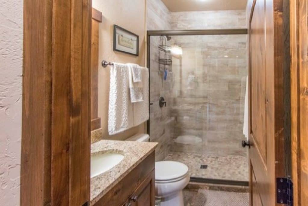 appaloosa tim brown custom homes llc - 152 Small Bathroom Remodel Ideas & Pictures for 2023 - HandyMan.Guide - Small Bathroom