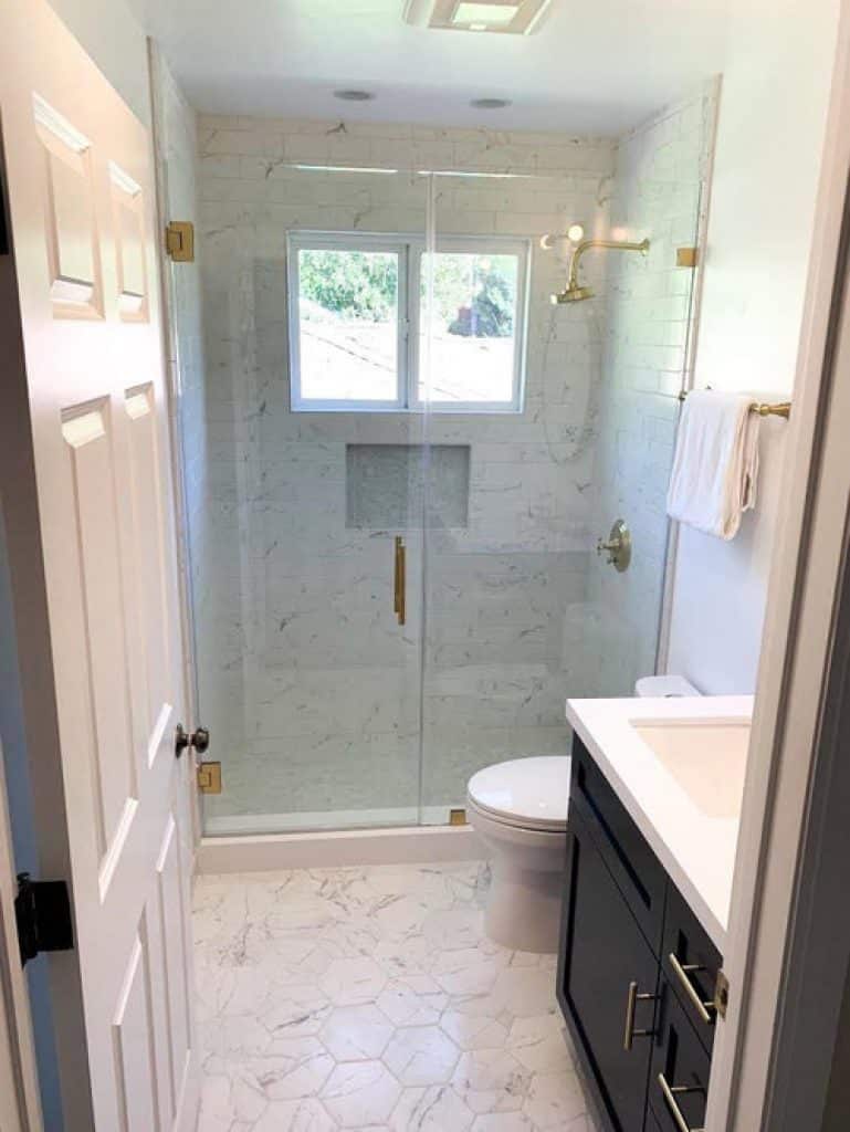 beverly hills residence somerset west inc - 152 Small Bathroom Remodel Ideas & Pictures for 2022 - HandyMan.Guide - Small Bathroom