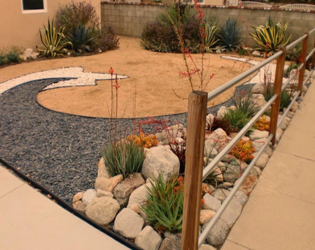 desert landscape gravel and green img c6f17f3404d41ea0 8 3161 1 9f20bdc - 152 Easy and Effective Front Yard Landscaping Ideas & Pictures - HandyMan.Guide - Front Yard Landscaping Ideas