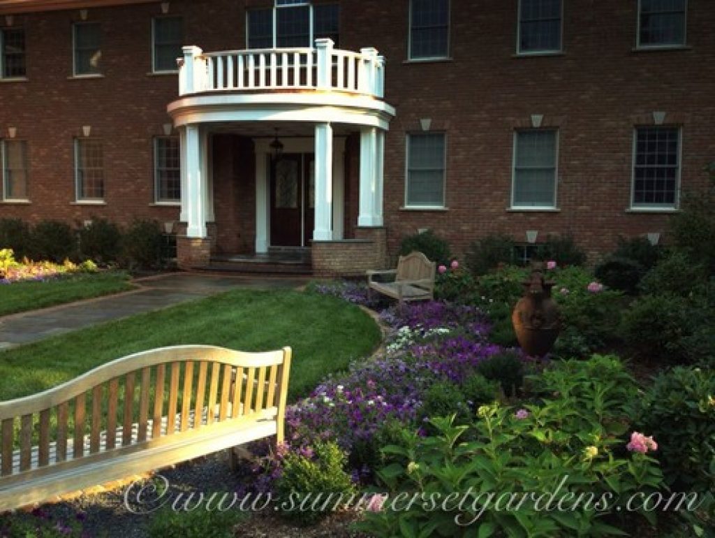 formal garden summerset gardens joe weuste img f871de6a00427c6c 8 4511 1 2011701 - 152 Easy and Effective Front Yard Landscaping Ideas & Pictures - HandyMan.Guide - Front Yard Landscaping Ideas