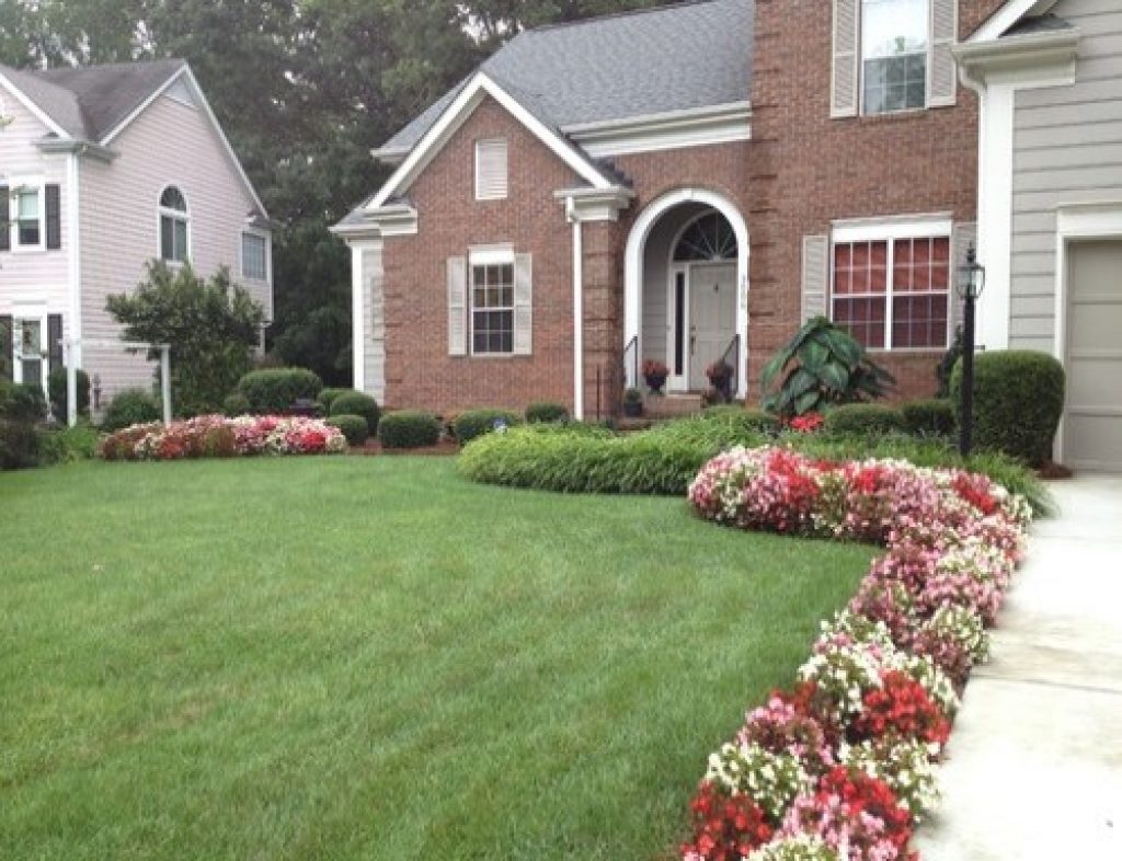 lawn care maintenance secureturf charlotte landscaping experts - 152 Easy and Effective Front Yard Landscaping Ideas & Pictures - HandyMan.Guide - Front Yard Landscaping Ideas