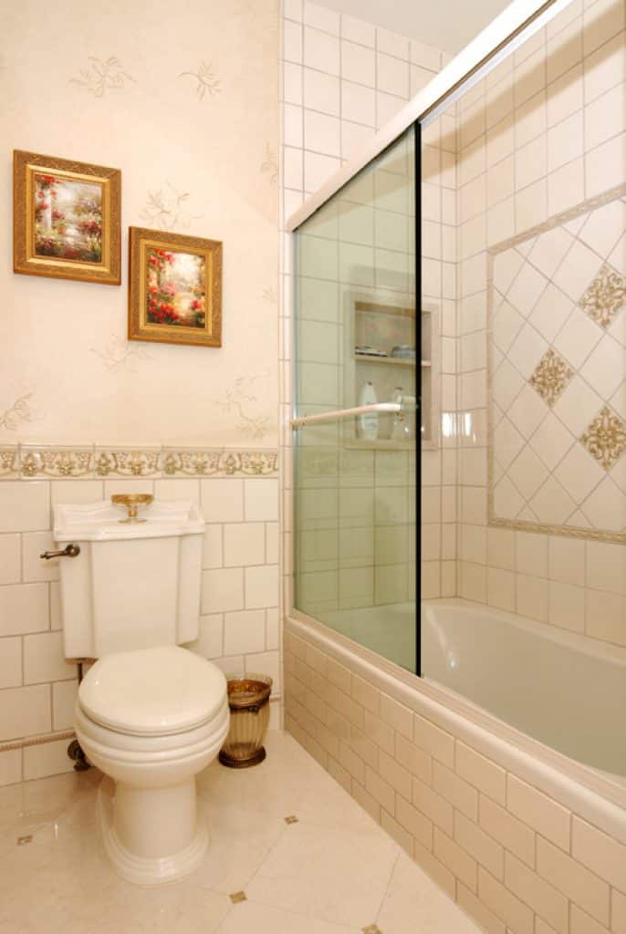 master bathroom traditional ami design - 152 Small Bathroom Remodel Ideas & Pictures for 2023 - HandyMan.Guide - Small Bathroom