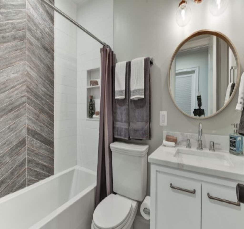 raymond 1 renovation studio - 152 Small Bathroom Remodel Ideas & Pictures for 2023 - HandyMan.Guide - Small Bathroom