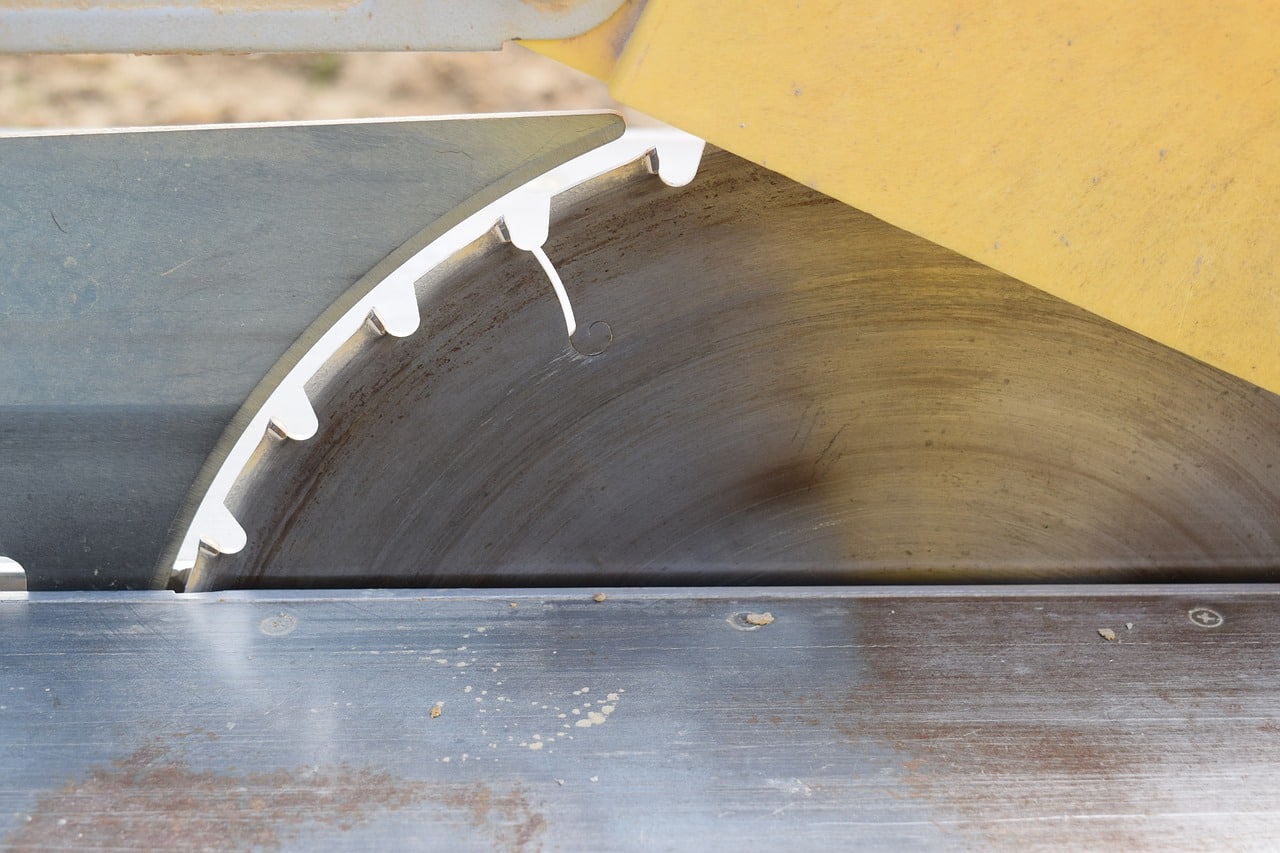 2262474 - How to Use Table Saw Miter Gauge? - HandyMan.Guide - How to Use Table Saw Miter Gauge?