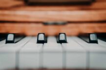<strong></noscript>Unleashing Your Inner Pianist: A Comprehensive Guide to Learning to Play the Piano</strong>